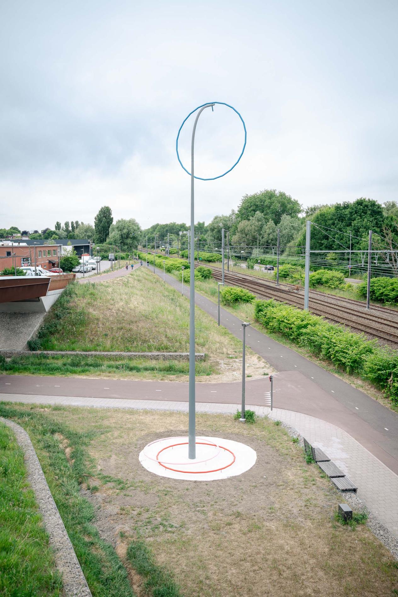 Zicht op kunstwerk oH!boken van Gert Robijns naast Krugerbrug