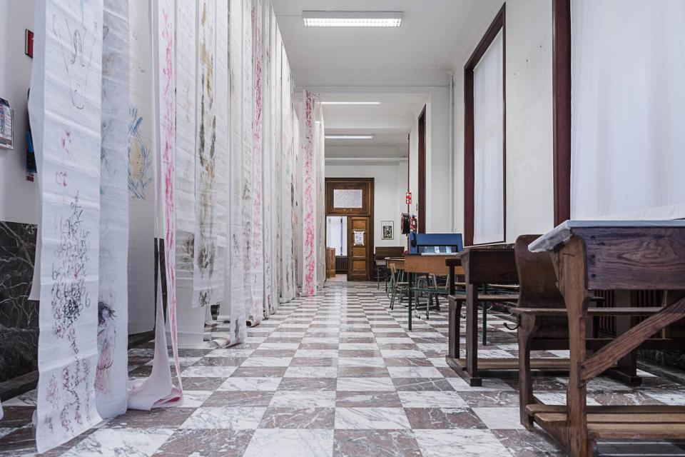 Pélagie Gbaguidi, The Missing Link . Dicolonisation Education by Mrs Smiling Stone (2017-2021). © The Artist. Photo: Léonard Pongo Pélagie Gbaguidi, The Missing Link . Dicolonisation Education by Mrs Smiling Stone (2017-2021). © The Artist. Photo: Léonard Pongo