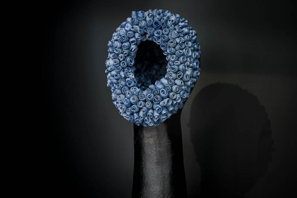 Simone Leigh, No Face (cobalt) (2016). @ The Artist. Photo: Léonard Pongo Simone Leigh, No Face (cobalt) (2016). @ The Artist. Photo: Léonard Pongo