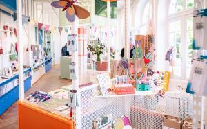 Zicht op aanbod in museumshop