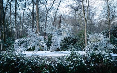 Winterlandschap met drie sculpturen