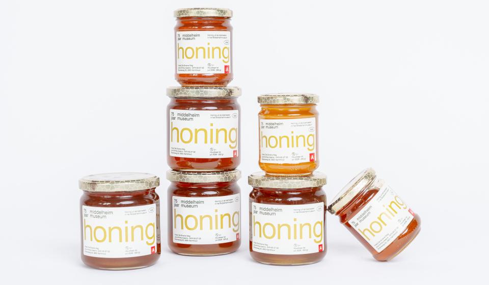 Presentatie van 7 potjes Middelheim honing editie 2025 voor 75 jaar Middelheimmuseum